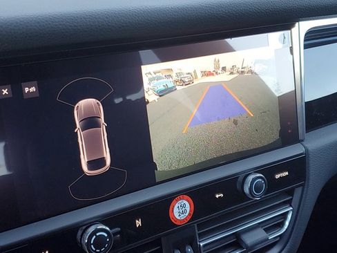 Used 2025 Porsche Macan image 34