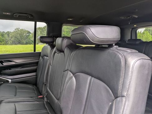Used 2024 Jeep Wagoneer L Series II RWD image 27