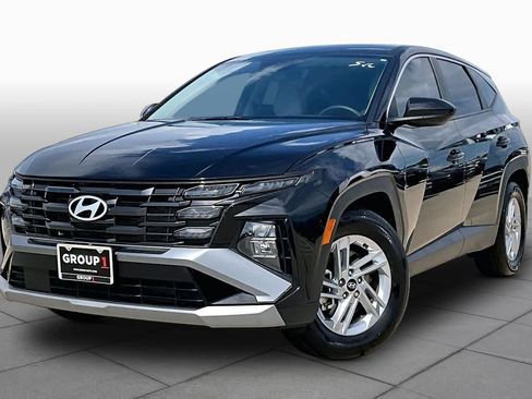 Certified 2025 Hyundai Tucson SE FWD image 1