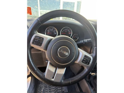 Used 2015 Jeep Wrangler Unlimited Rubicon AWD/4WD image 3