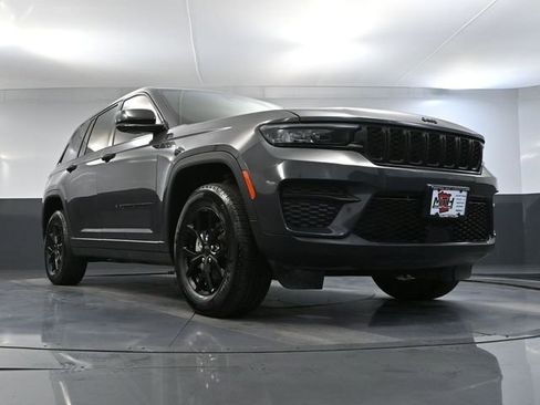 Used 2024 Jeep Grand Cherokee Altitude image 55