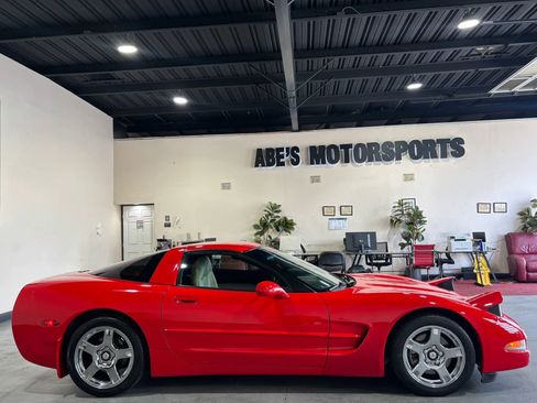 Used 1999 Chevrolet Corvette Coupe w/ Performance Handling Pkg RWD image 5