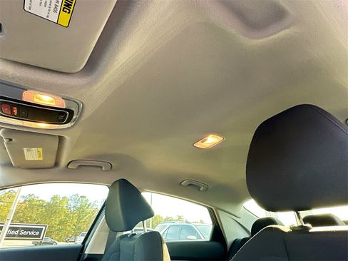 Used 2024 Hyundai Elantra SEL image 11