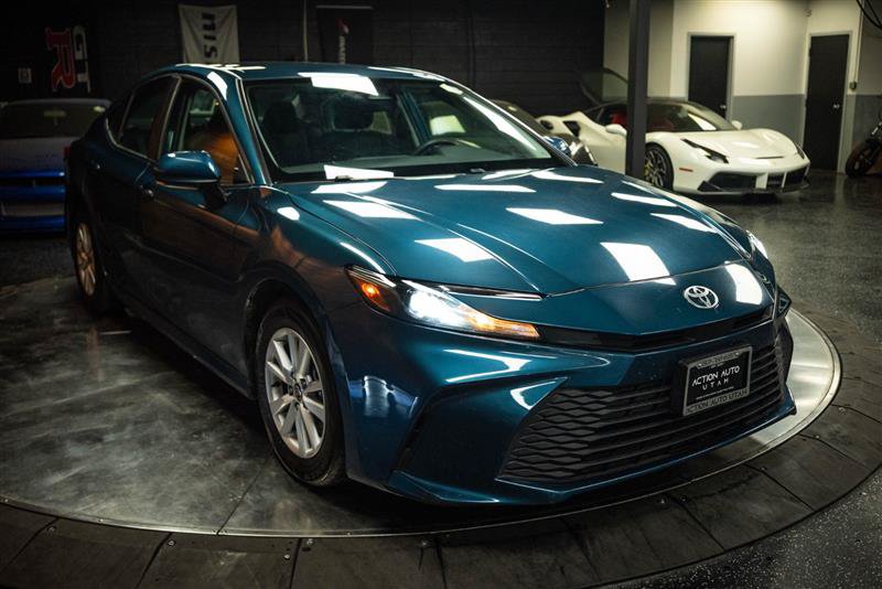 Used 2025 Toyota Camry LE FWD image 5