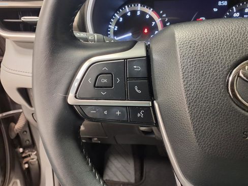 Used 2023 Toyota Highlander XLE image 20