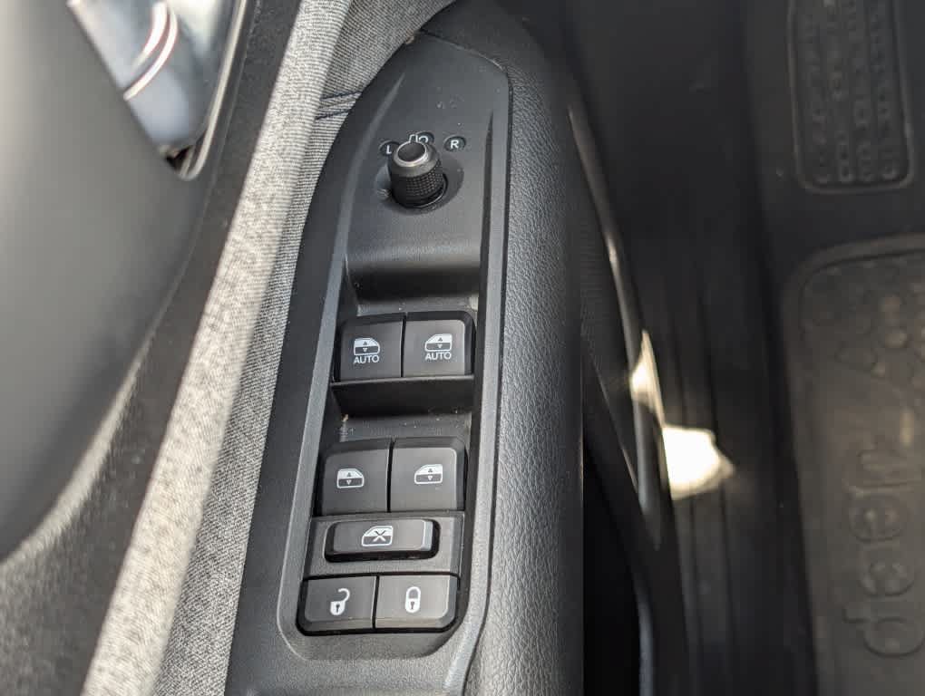 Used 2023 Jeep Compass Latitude w/ Convenience Group AWD/4WD image 20