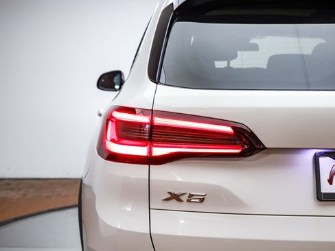 Used 2021 BMW X5 xDrive45e w/ Parking Assistance Package image 10