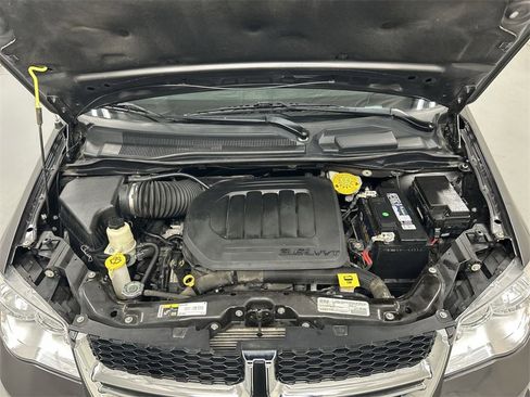 Used 2020 Dodge Grand Caravan SE image 26