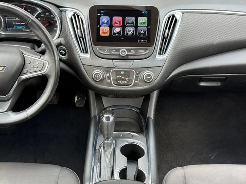 Used 2017 Chevrolet Malibu LT FWD image 19