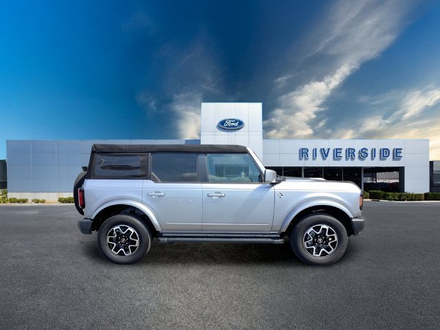 Used 2023 Ford Bronco Outer Banks AWD/4WD image 2