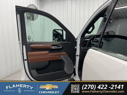 Used 2024 GMC Sierra 3500 Denali Ultimate image 8