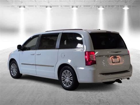Used 2014 Chrysler Town & Country Touring-L w/ Trailer Tow Group image 6