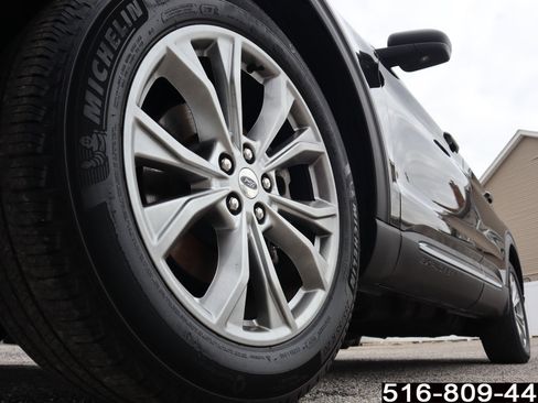 Used 2020 Ford Explorer XLT w/ Equipment Group 202A image 11