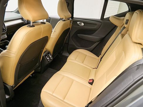 Used 2019 Volvo XC40 T5 Momentum image 22