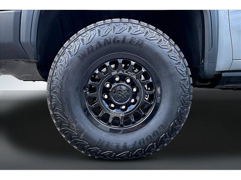 Used 2024 GMC Sierra 2500 AT4X w/ AT4X AEV Edition AWD/4WD image 28
