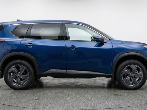 Used 2025 Nissan Rogue SV FWD image 11