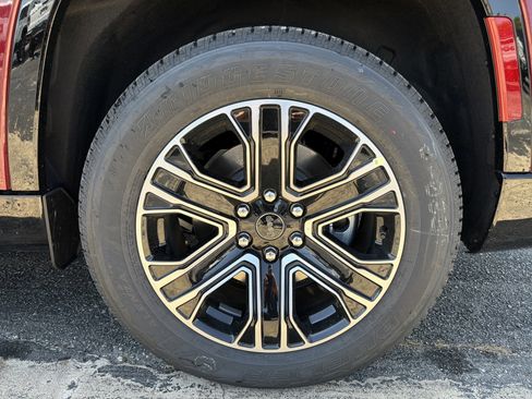 New 2026 Jeep Grand Wagoneer L 4WD image 38