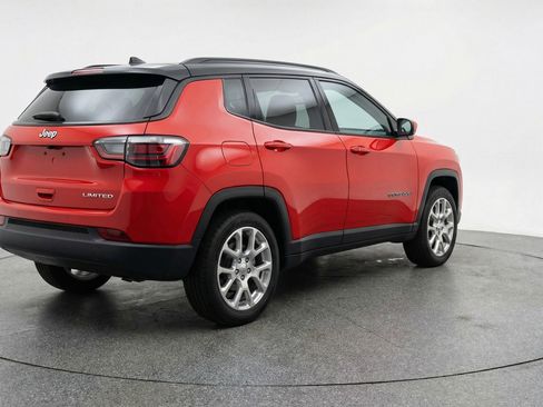 Used 2025 Jeep Compass Limited AWD/4WD image 9