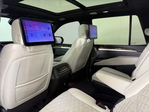 Used 2025 Cadillac Escalade Sport Platinum AWD/4WD image 22