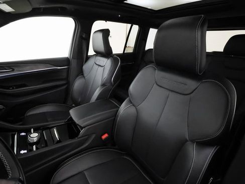 Used 2023 Jeep Grand Cherokee Overland w/ Advanced Protech Group III image 12