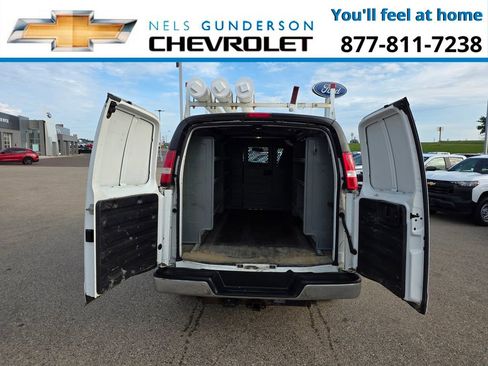 Used 2018 Chevrolet Express 3500 w/ Driver Convenience Package image 11