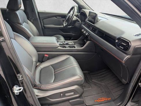 Certified 2025 Honda Pilot TrailSport image 18