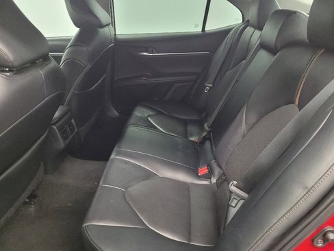 Used 2020 Toyota Camry XLE FWD image 18