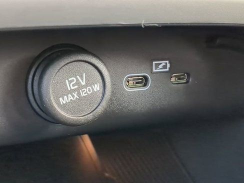 Used 2024 Volvo XC40 Recharge Plus w/ Protection Package Premier image 20