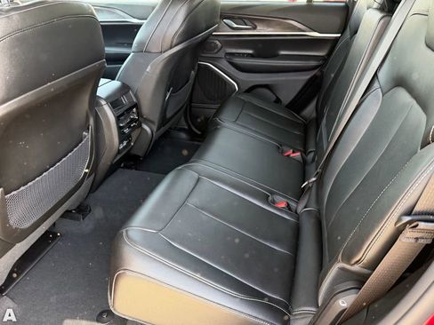 Certified 2023 Jeep Grand Cherokee Limited w/ Black Appearance Package AWD/4WD image 16