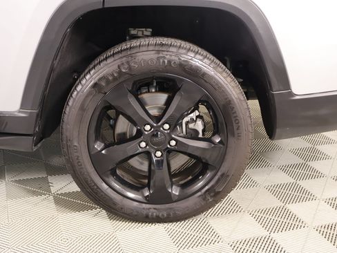 Used 2023 Jeep Grand Cherokee L Laredo AWD/4WD image 19