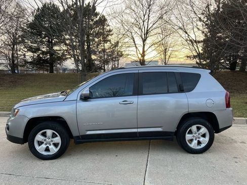 Used 2017 Jeep Compass Latitude image 8
