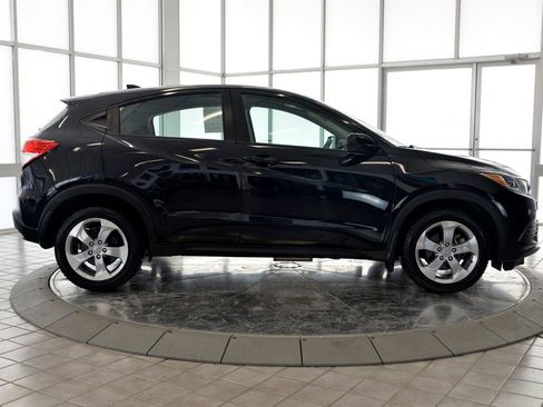 Used 2019 Honda HR-V LX image 9