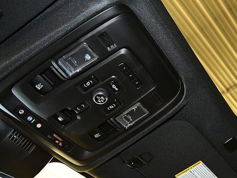Used 2024 Chevrolet Suburban High Country AWD/4WD image 25