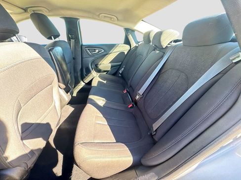 Used 2016 Chrysler 200 Limited image 27