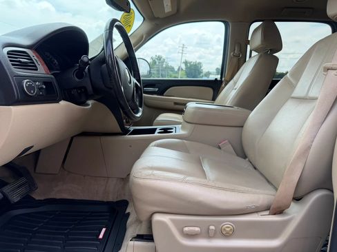 Used 2008 Chevrolet Suburban LT w/ LT Preferred Equipment Group RWD image 11