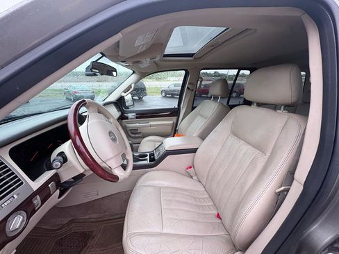 Used 2003 Lincoln Aviator AWD image 11
