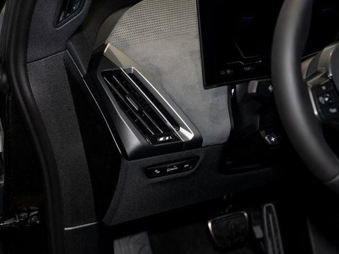 Used 2026 BMW iX xDrive60 w/ M Sport Package AWD/4WD image 15