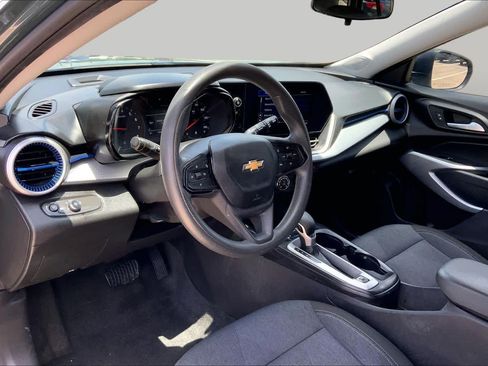 Used 2025 Chevrolet Trax LS FWD image 17