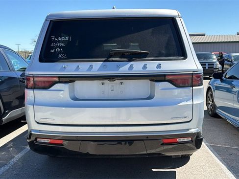 Used 2023 Jeep Wagoneer L Series II image 7