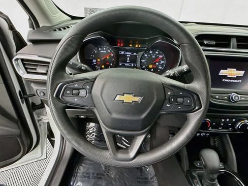 Used 2022 Chevrolet TrailBlazer LT w/ LPO, Blackout Package FWD image 11