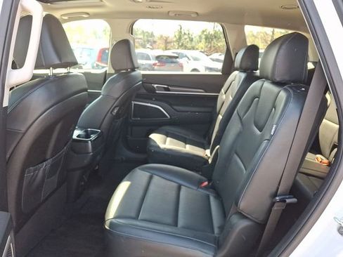 Certified 2025 Kia Telluride S image 12