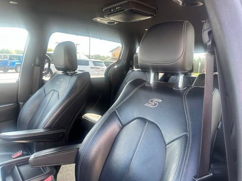 Used 2018 Chrysler Pacifica Touring-L w/ Advanced Safetytec Group FWD image 23