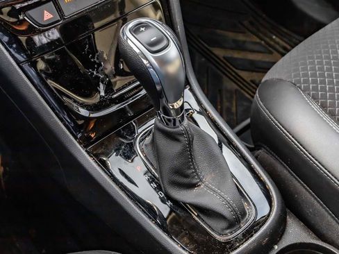 Used 2022 Buick Encore Preferred w/ Safety Package image 17