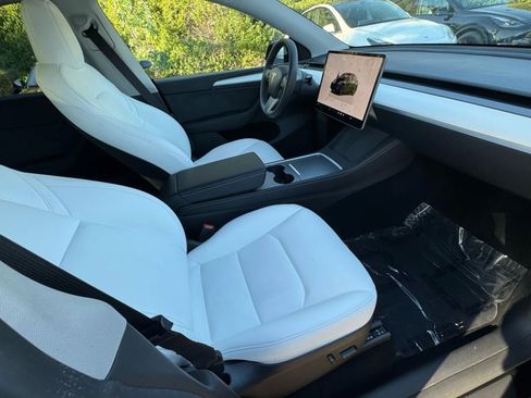 Used 2024 Tesla Model Y Long Range RWD image 20