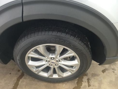 Used 2023 Ford Explorer XLT w/ Equipment Group 202A AWD/4WD image 12