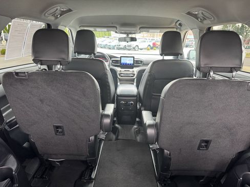 Used 2022 Ford Explorer XLT w/ Equipment Group 202A image 10