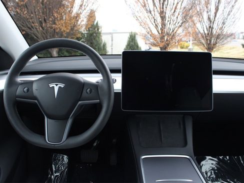 Used 2025 Tesla Model Y Long Range image 11