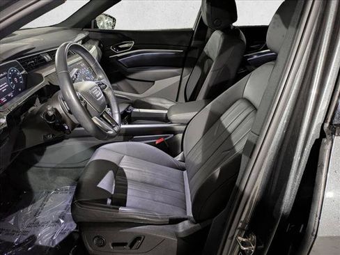 Used 2024 Audi Q8 e-tron Premium Plus image 17