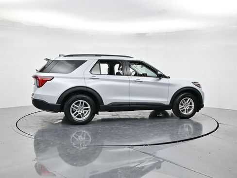 Used 2026 Ford Explorer Active RWD image 2
