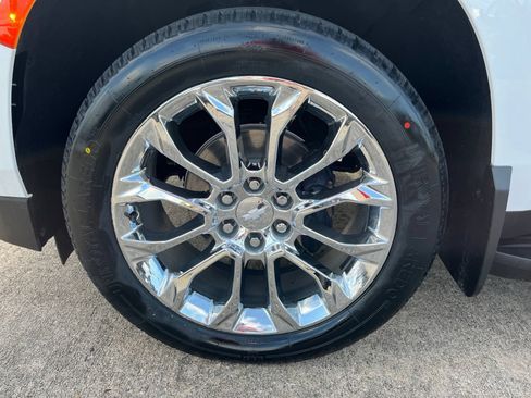 Used 2023 Chevrolet Suburban High Country RWD image 7